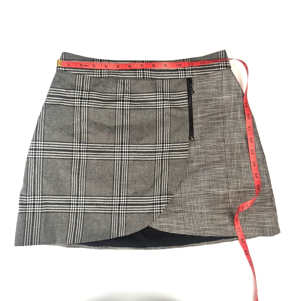 Alice + Olivia Lennon Plaid Wrap Mini Skirt Gray Size 6 - Picture 6 of 9
